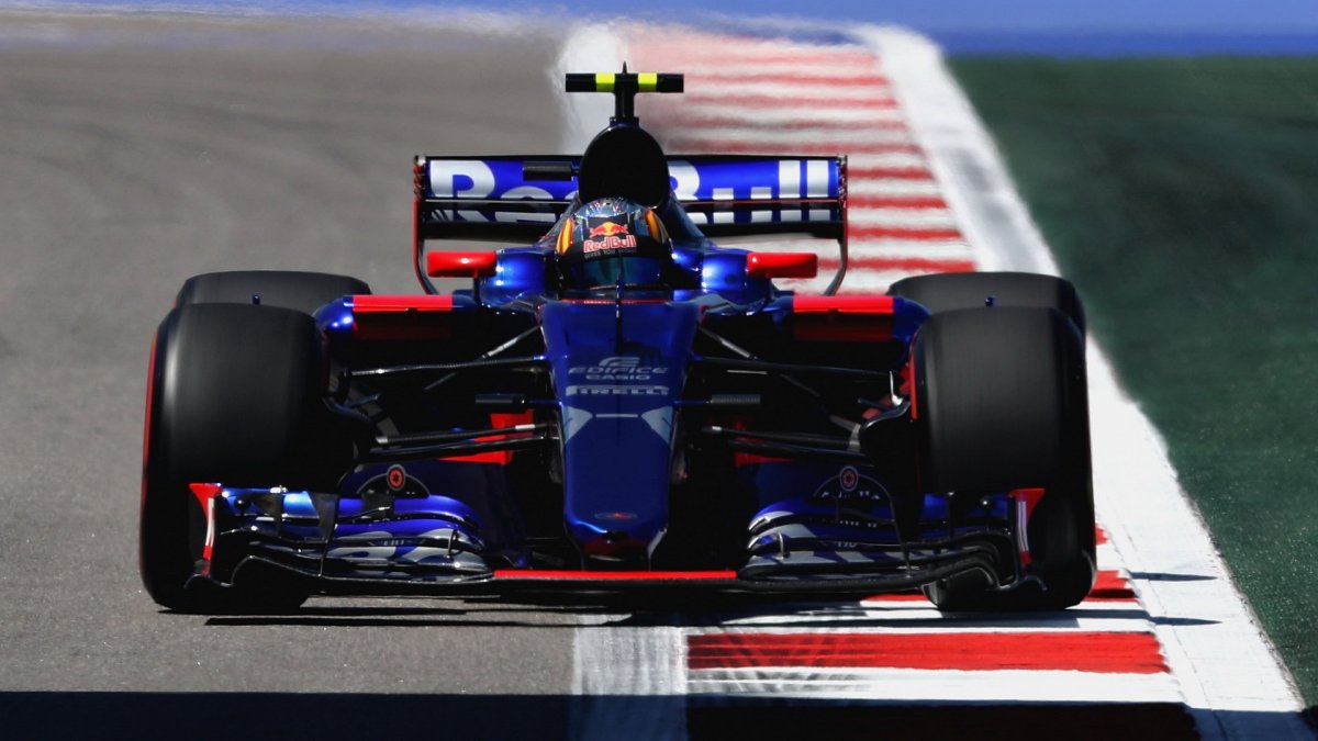 Carlos Sainz při pátečním tréninku v Soči