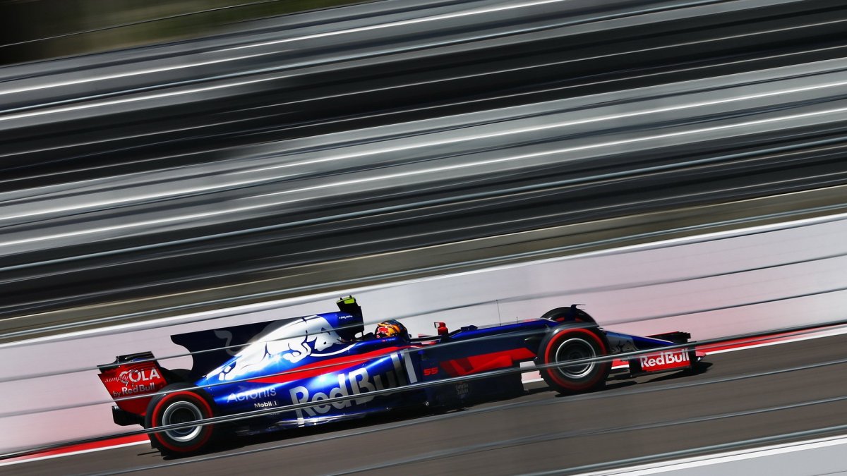 Carlos Sainz při pátečním tréninku v Soči