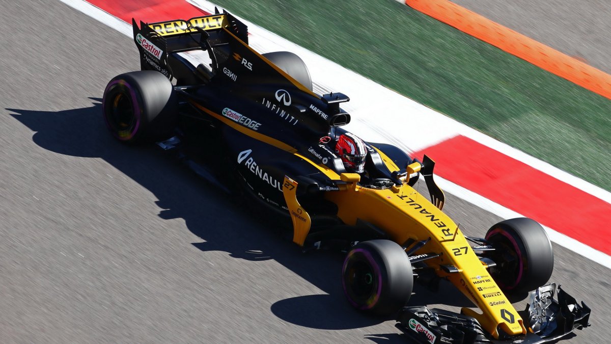 Nico Hülkenberg při pátečním tréninku v Soči