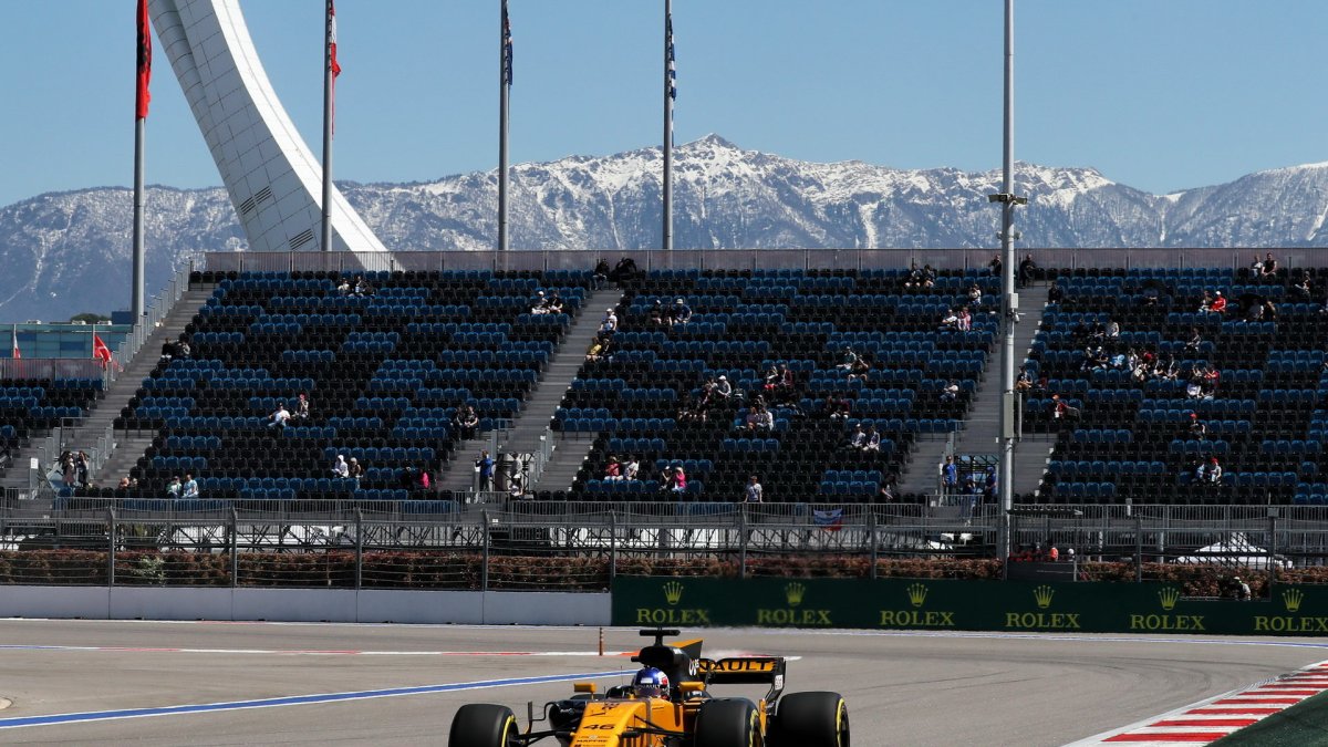Sirotkin při pátečním tréninku v Soči