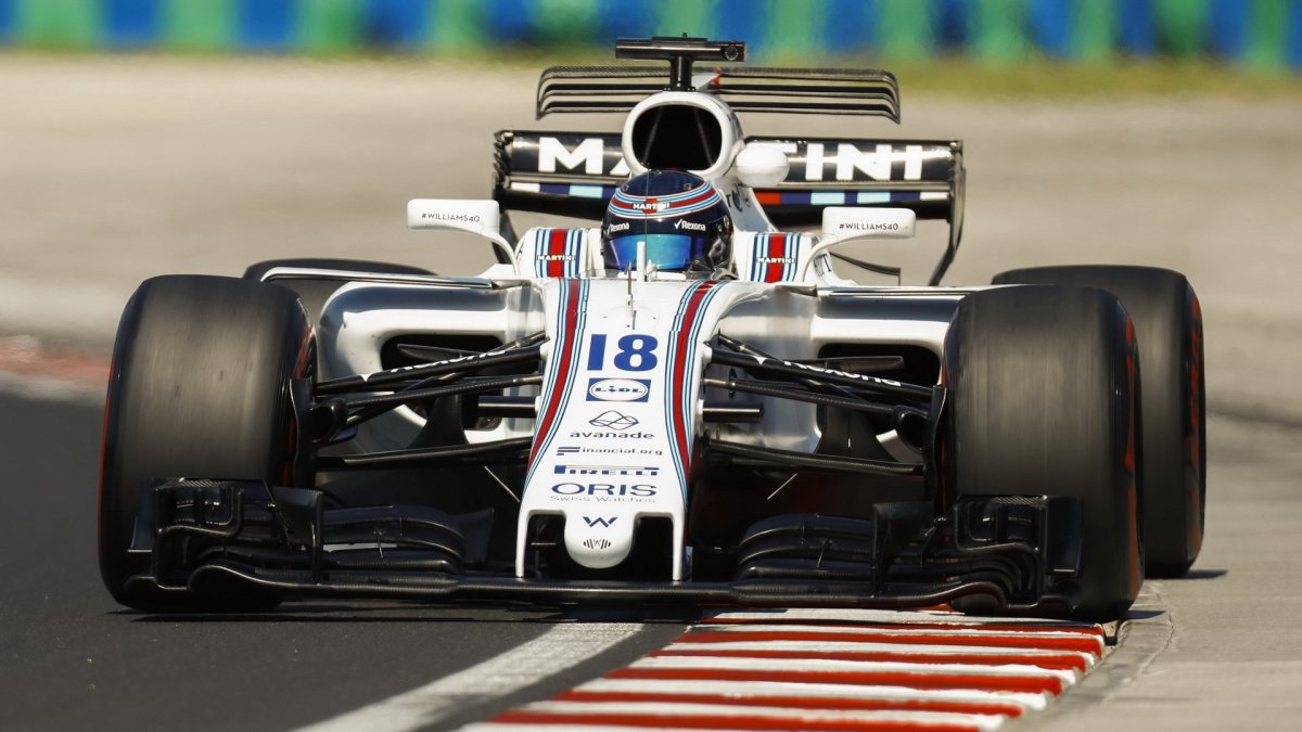 Lance Stroll testuje první den vůz Williams FW38 - Mercedes v Maďarsku