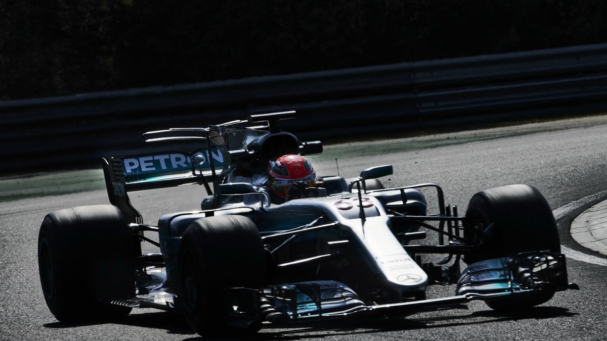 George Russell testuje druhý den vůz Mercedes F1 W08 EQ Power+ v Maďarsku