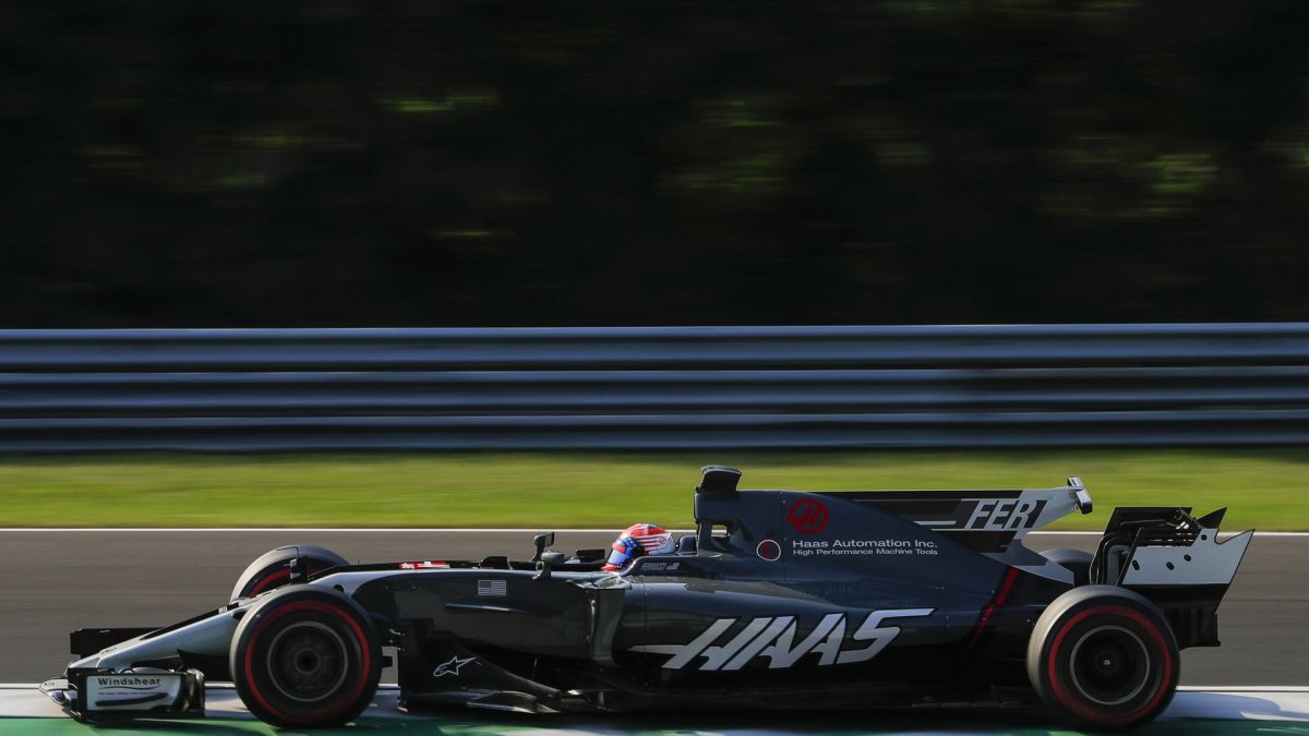 Ferrucci testuje druhý den vůz Haas VF-17 Ferrari v Maďarsku