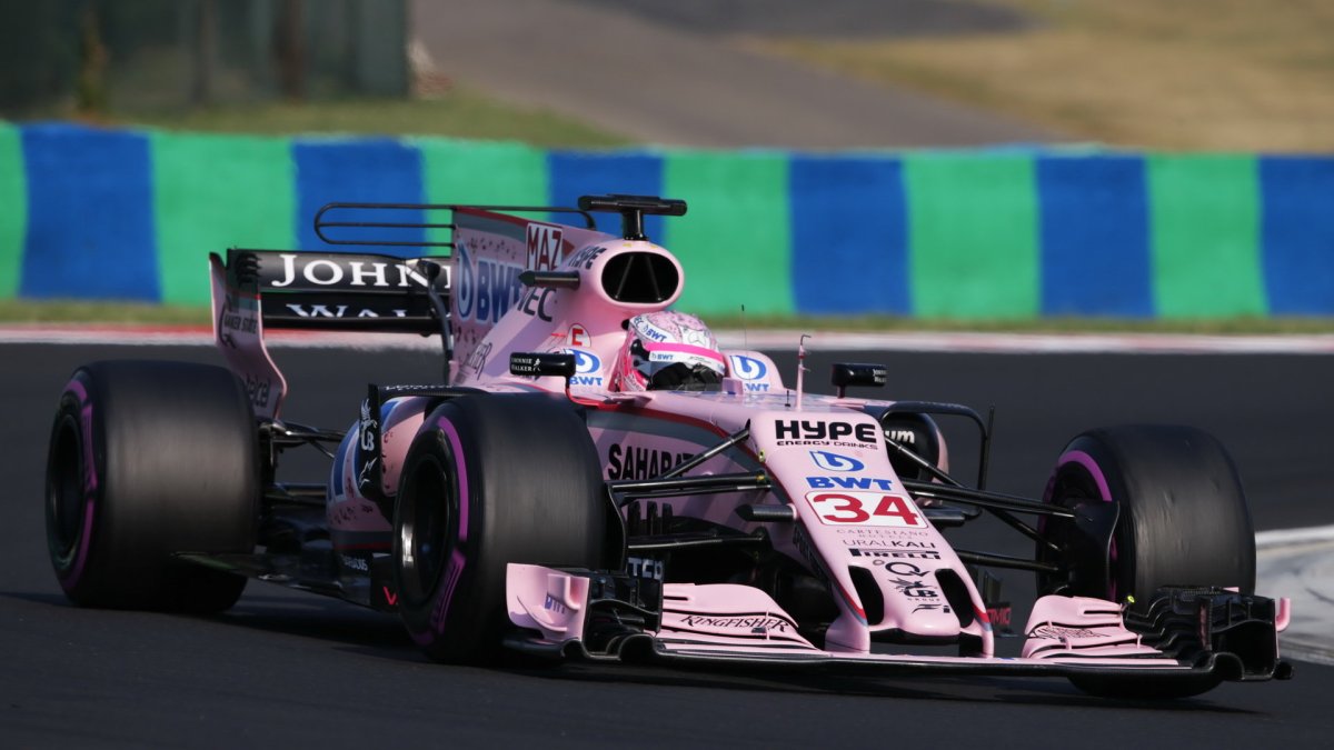 Lucas Auer testuje druhý den vůz Force India VJM10 - Mercedes v Maďarsku