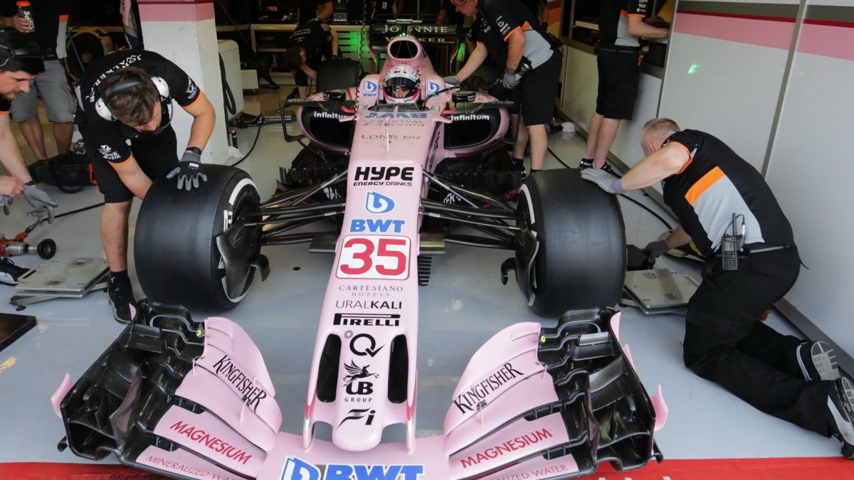 Nikita Mazepin testuje druhý den vůz Force India VJM10 - Mercedes v Maďarsku