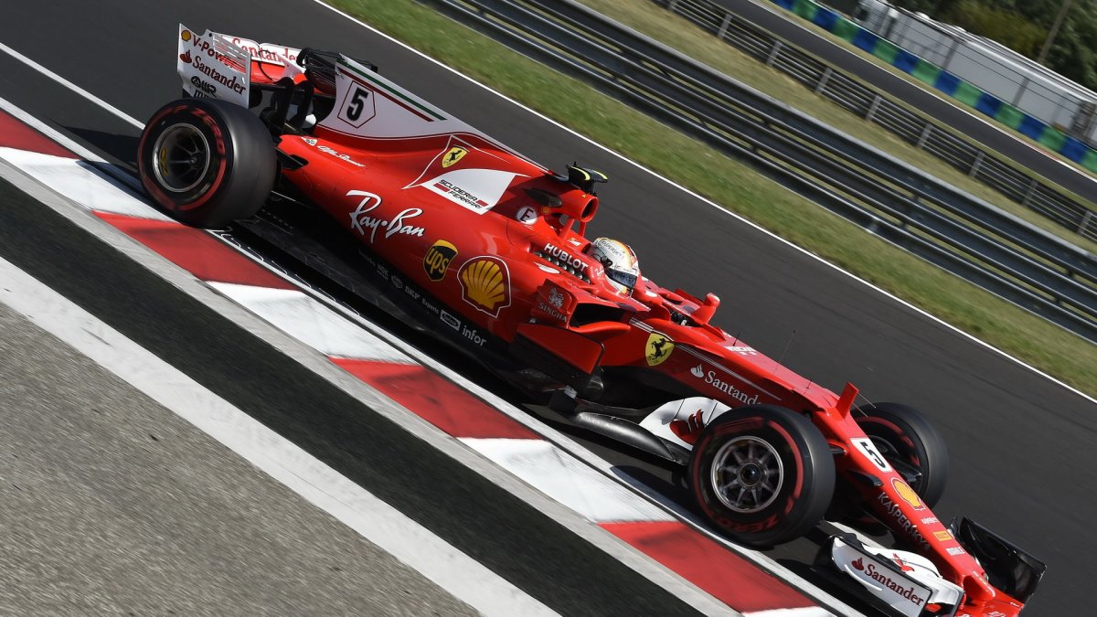 Sebastian Vettel testuje druhý den vůz Ferrari SF70H v Maďarsku