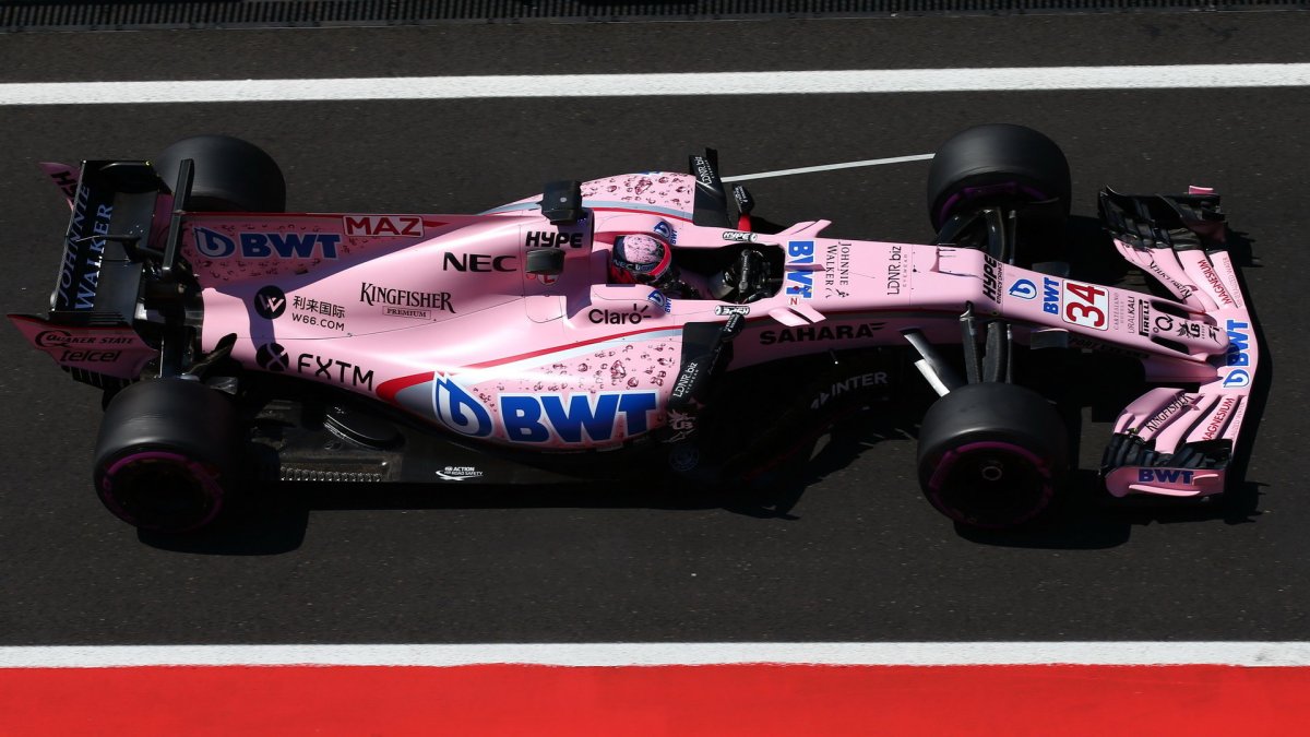 Lucas Auer testuje první den vůz Force India VJM10 - Mercedes v Maďarsku