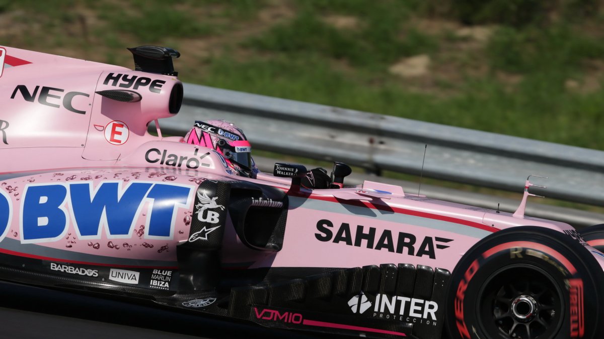 Lucas Auer testuje první den vůz Force India VJM10 - Mercedes v Maďarsku