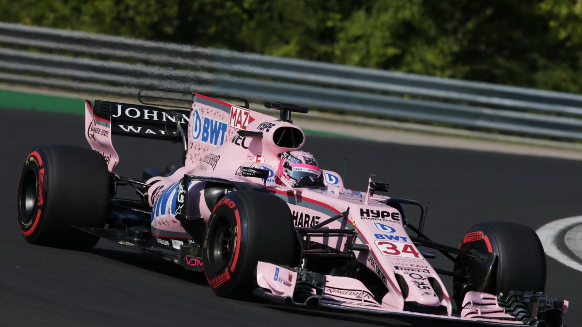 Lucas Auer testuje první den vůz Force India VJM10 - Mercedes v Maďarsku