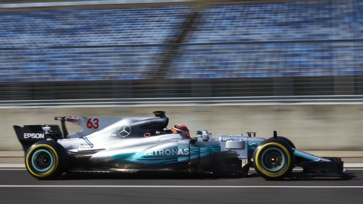 George Russell testuje první den vůz Mercedes F1 W08 EQ Power+ v Maďarsku