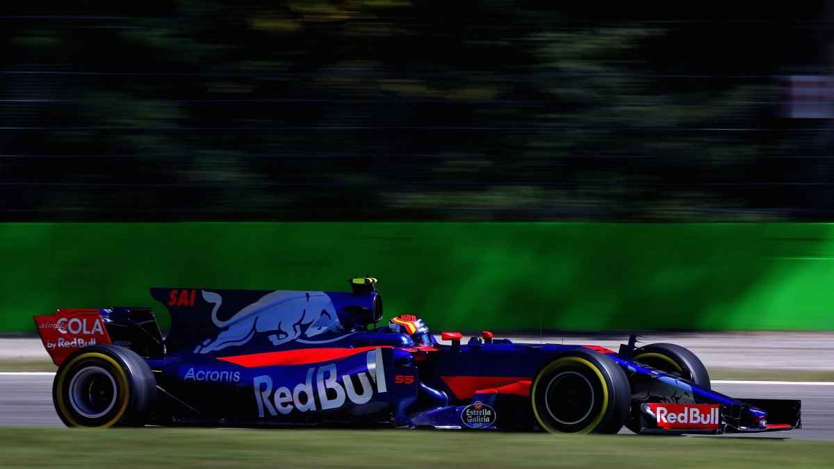 Carlos Sainz v závodě v Itálii