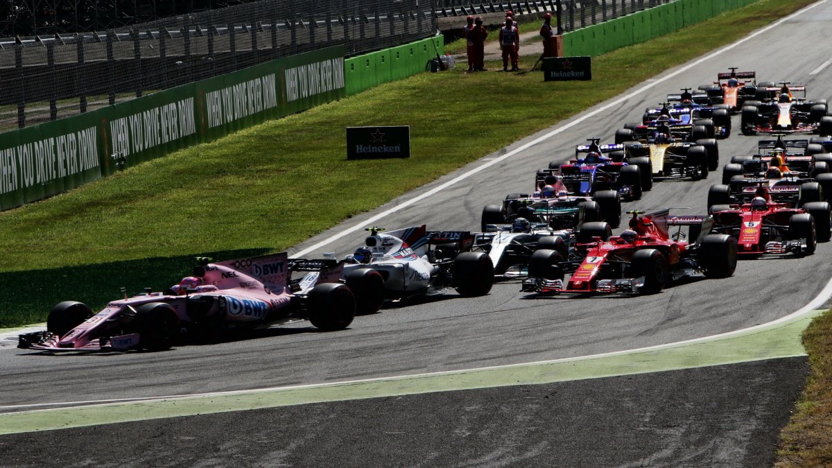 Esteban Ocon při startu závodu v Itálii