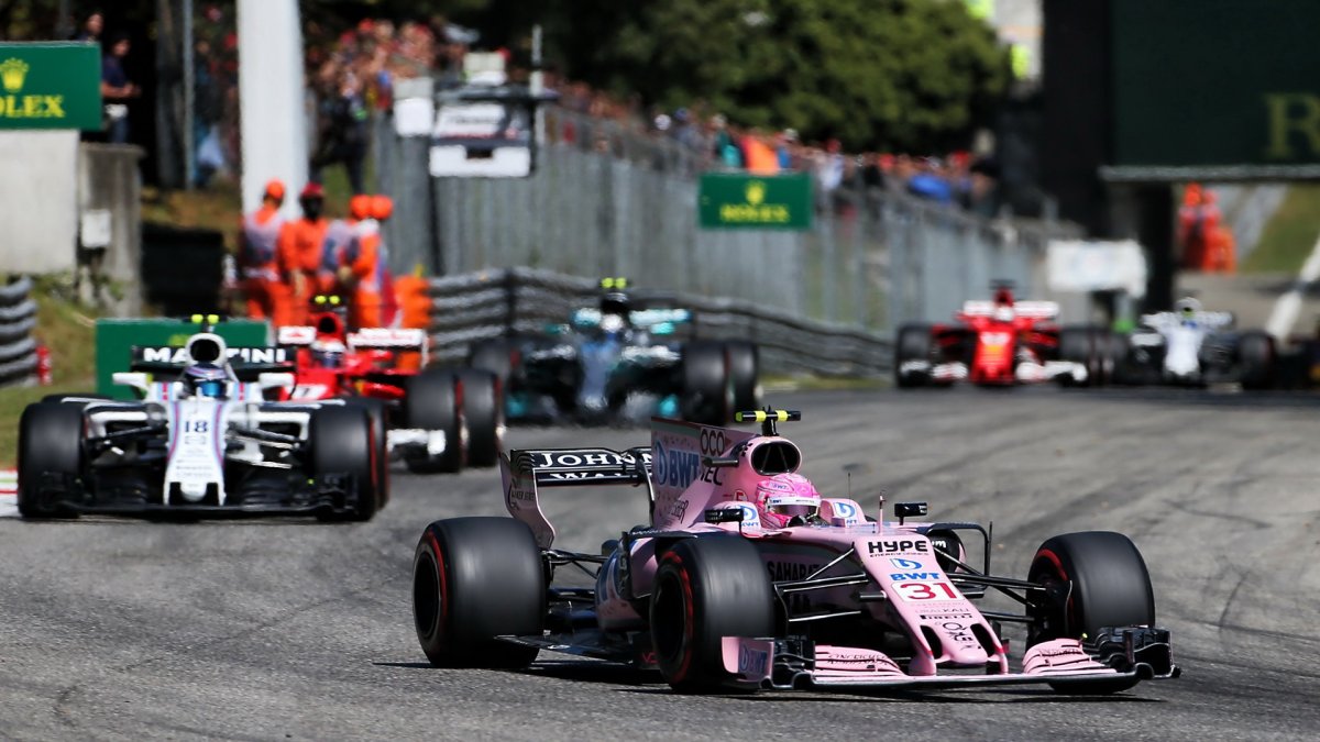 Esteban Ocon v závodě v Itálii