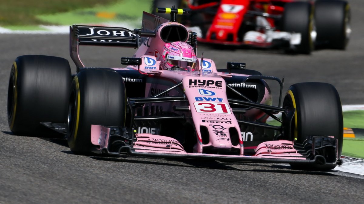 Esteban Ocon v závodě v Itálii