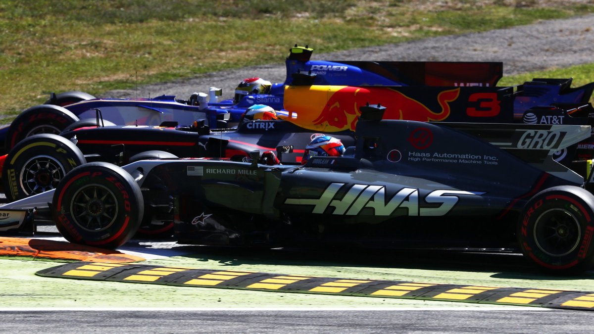 Romain Grosjean, Daniel Ricciardo a Pascal Wehrlein v závodě v Itálii