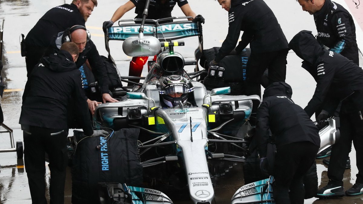 Valtteri Bottas za deštivé kvalifikace v Itálii