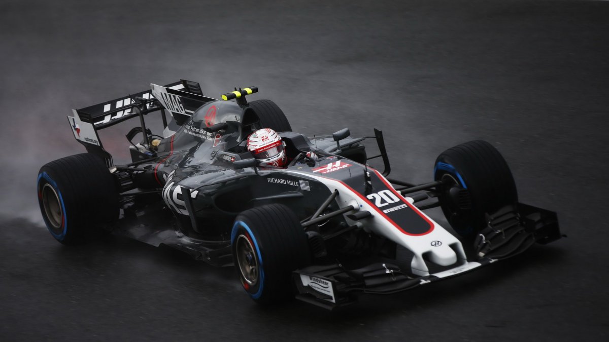 Kevin Magnussen za deštivé kvalifikace v Itálii