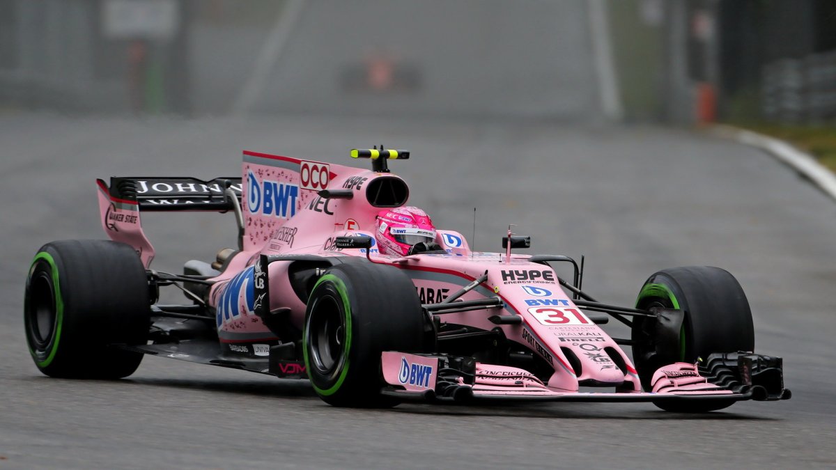 Esteban Ocon za deštivé kvalifikace v Itálii