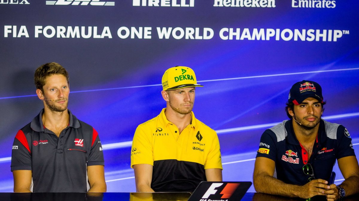 Romain Grosjean, Nico Hülkenberg a Carlos Sainz na tiskovce v Itálii