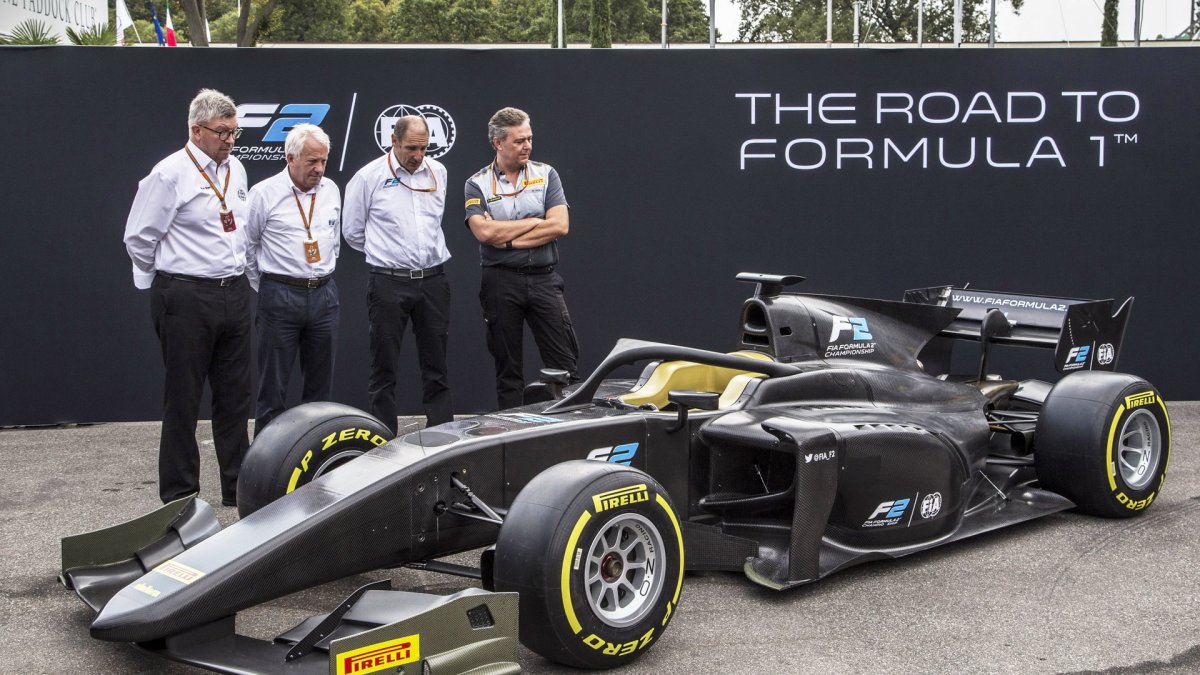 Tým Pirelli a FIA v Itálii