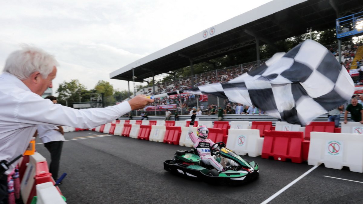 Esteban Ocon s motokárou v Itálii