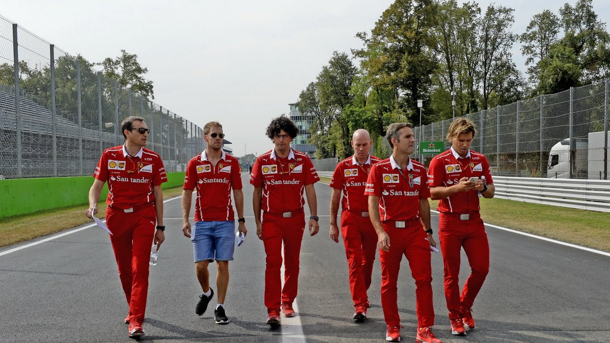 Sebastian Vettel se seznamuje s tratí na Monze v Itálii