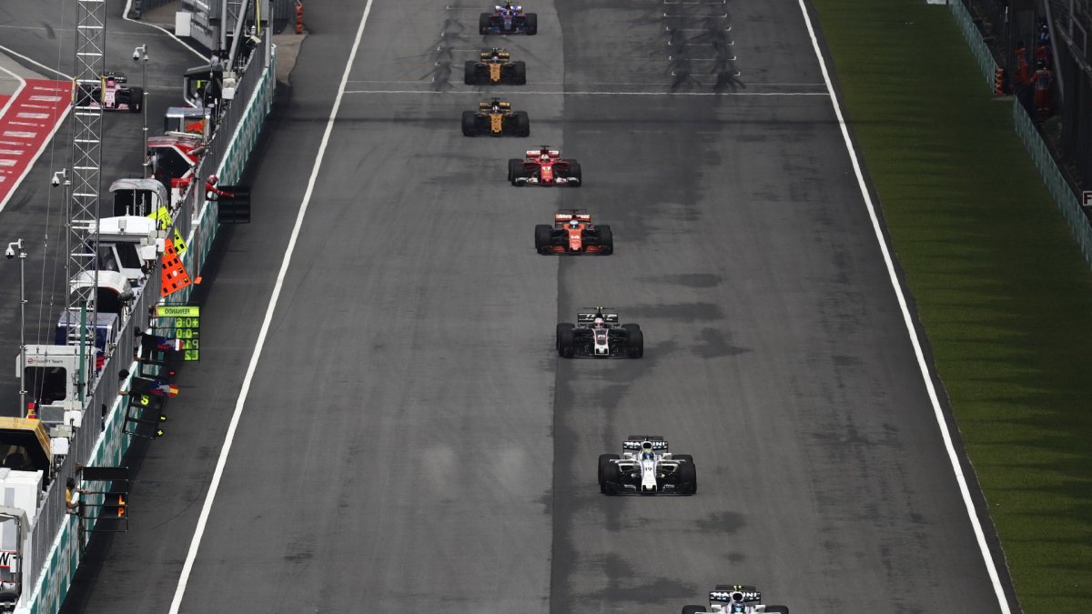 Felipe Massa a Lance Stroll v závodě v Malajsii