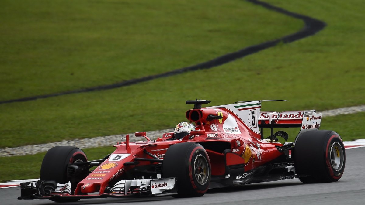 Sebastian Vettel v závodě v Malajsii