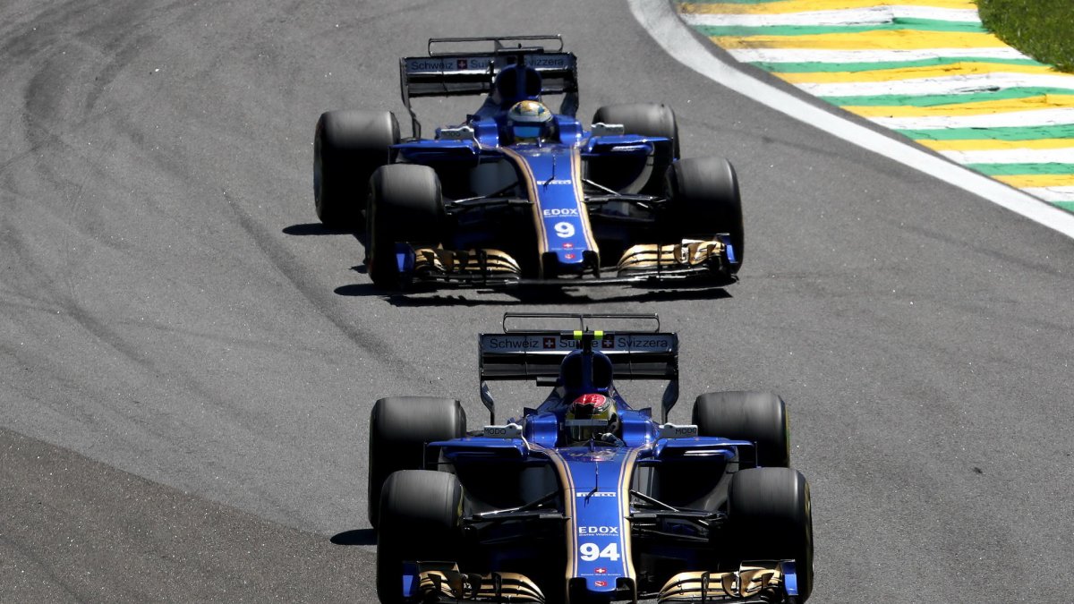 Pascal Wehrlein a Marcus Ericsson v závodě v Brazílii