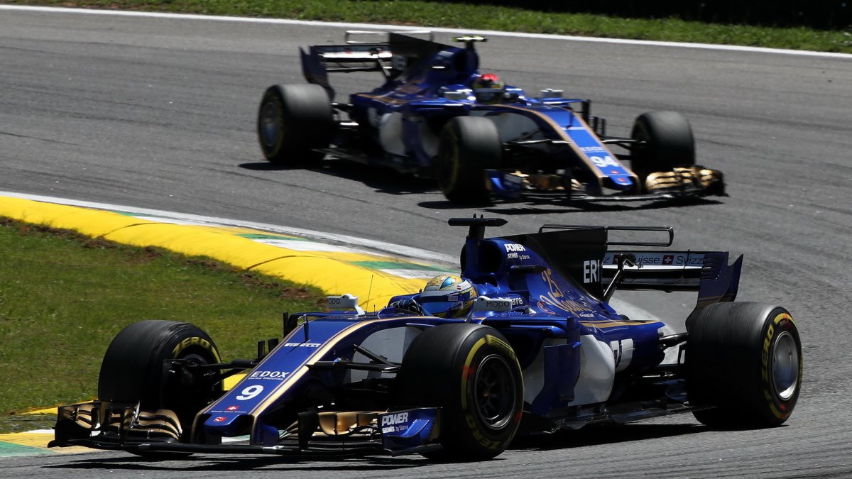 Pascal Wehrlein a Marcus Ericsson v závodě v Brazílii