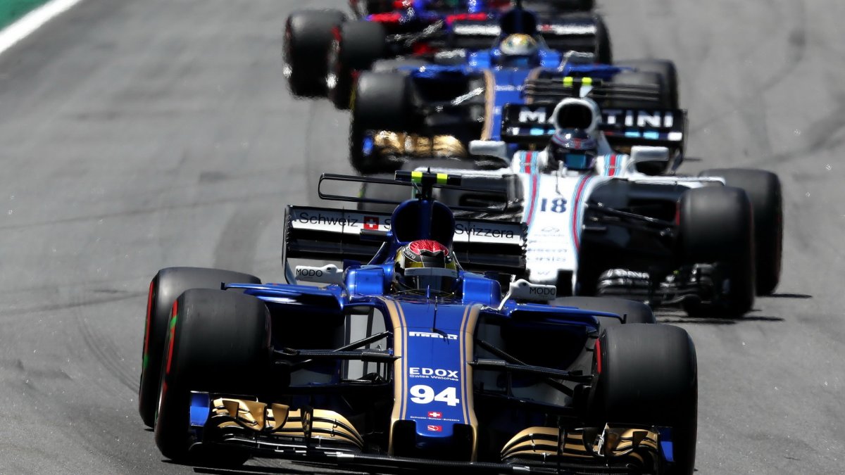 Pascal Wehrlein a Lance Stroll v závodě v Brazílii