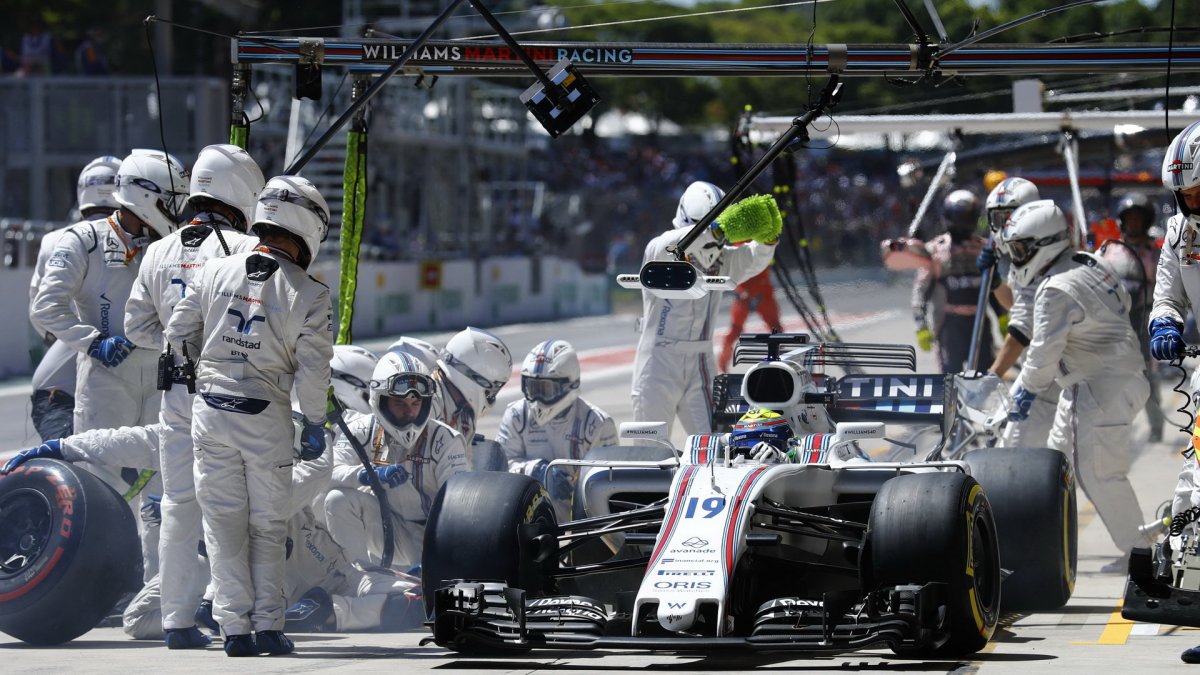 Felipe Massa v závodě v Brazílii