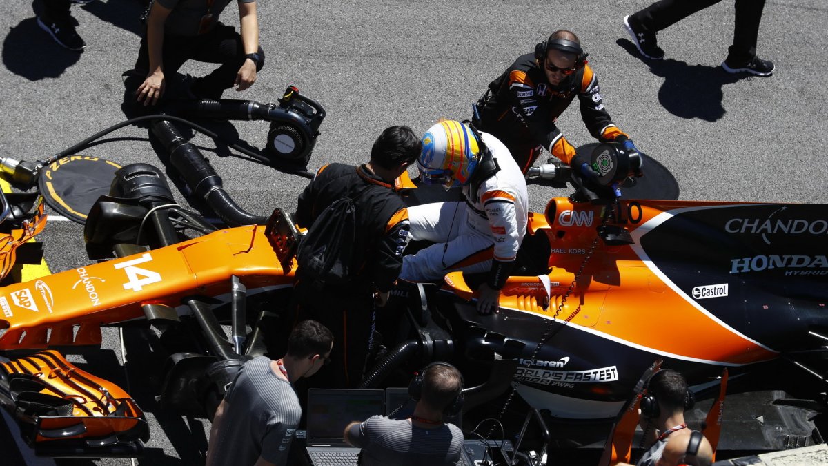 Fernando Alonso před závodem v Brazílii