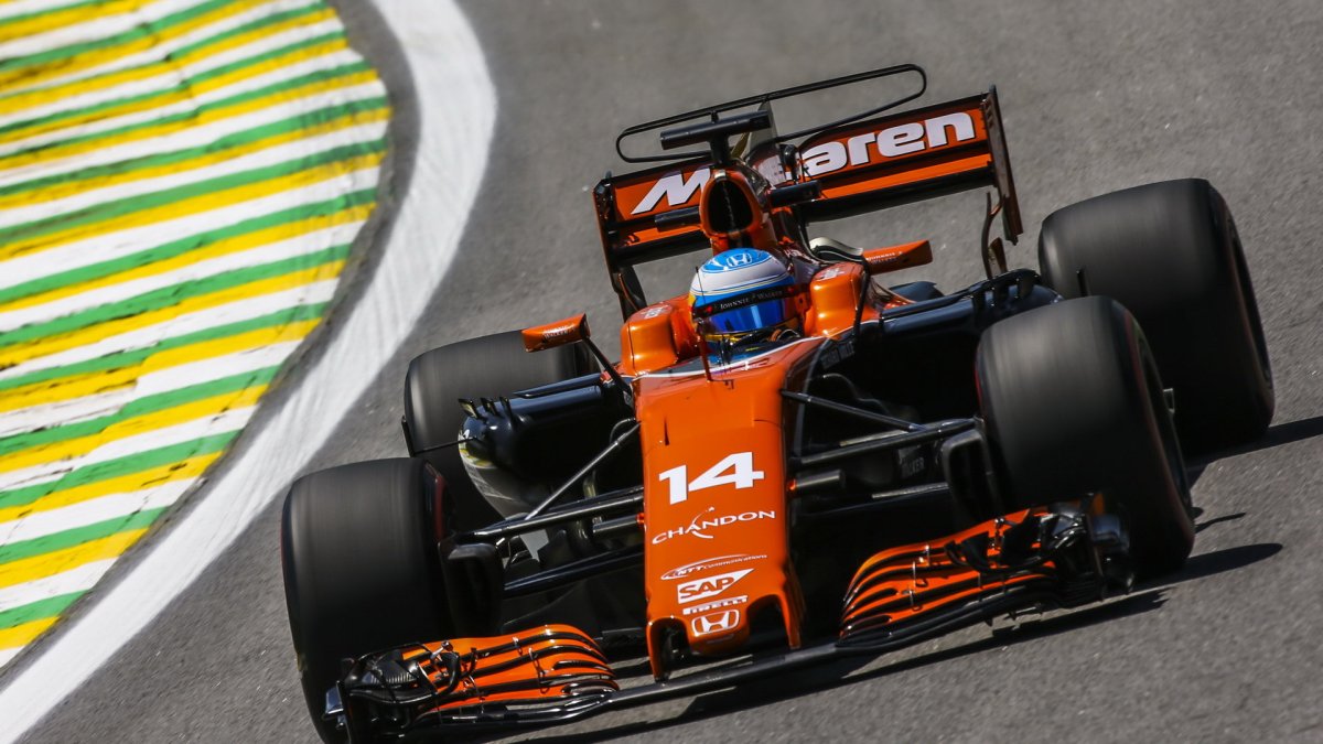 Fernando Alonso v závodě v Brazílii