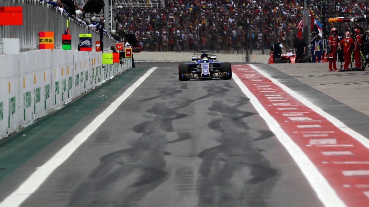 Marcus Ericsson v kvalifikaci v Brazílii