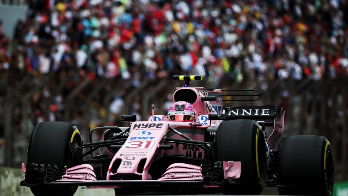 Esteban Ocon v kvalifikaci v Brazílii