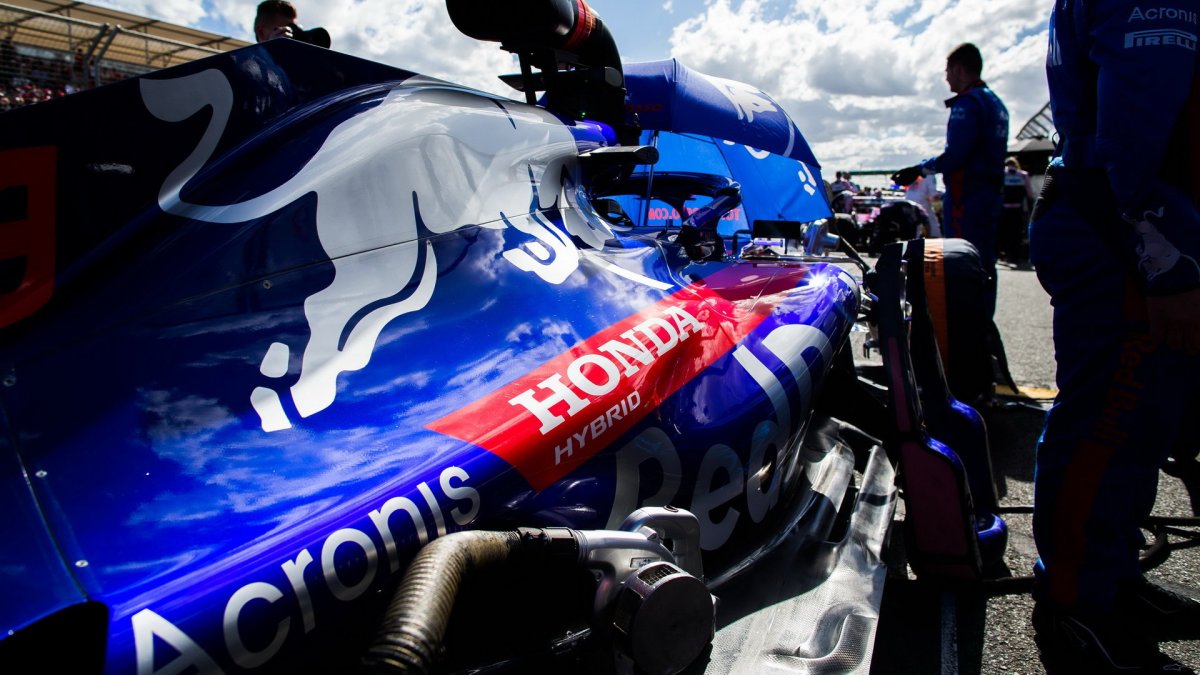 Brendon Hartley před závodem v Melbourne v Austrálii