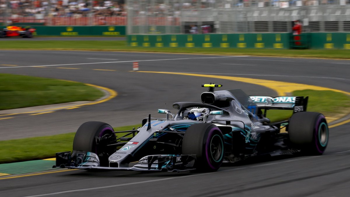 Valtteri Bottas v kvalifikaci v Melbourne v Austrálii