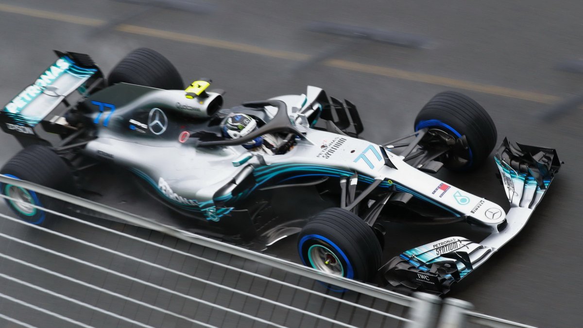 Valtteri Bottas v kvalifikaci v Melbourne v Austrálii
