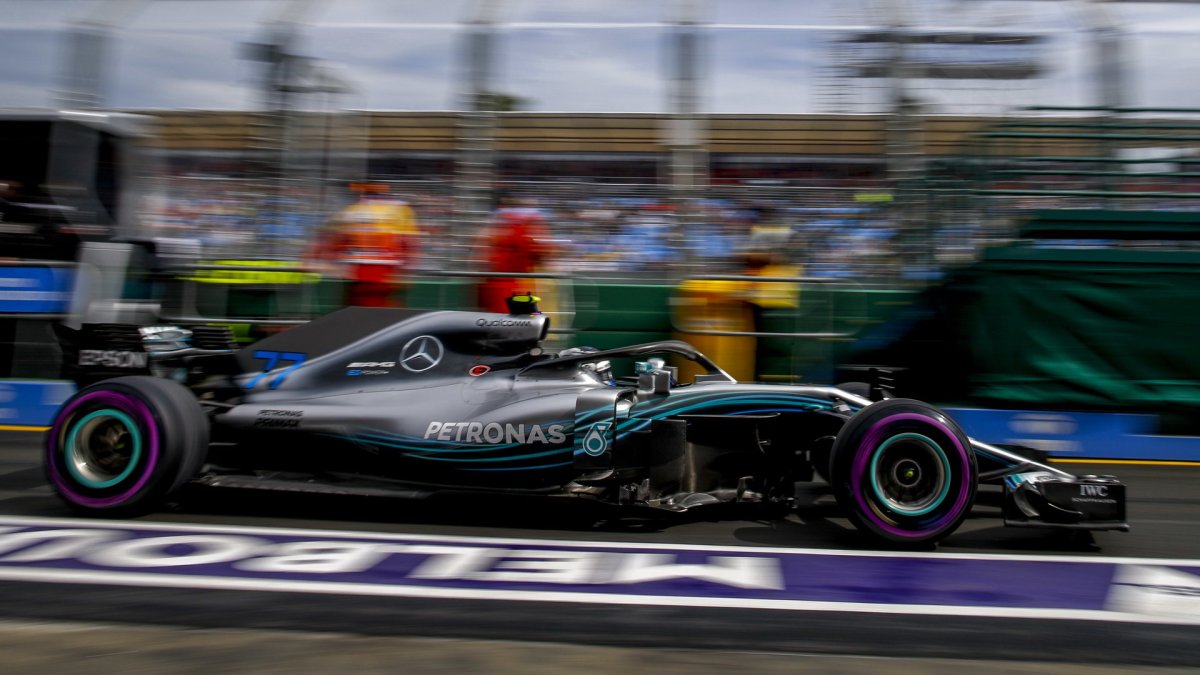 Valtteri Bottas v kvalifikaci v Melbourne v Austrálii