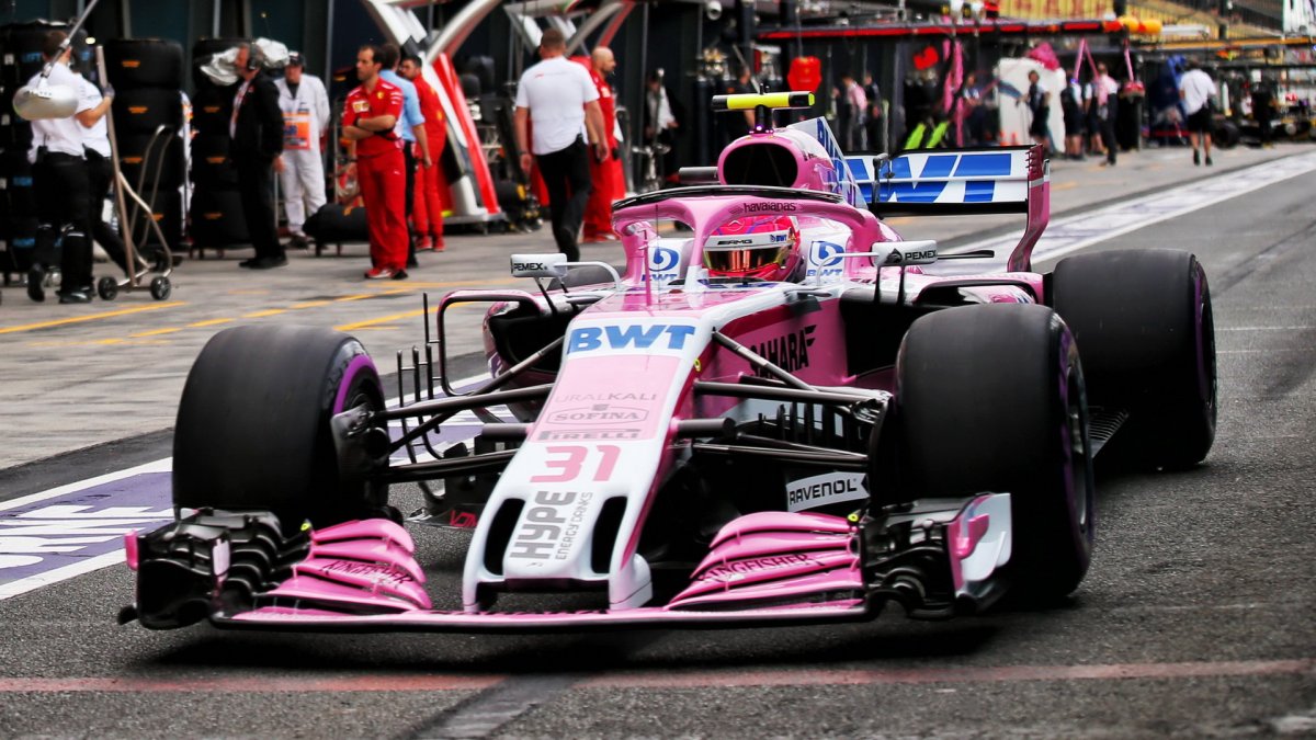 Esteban Ocon v kvalifikaci v Melbourne v Austrálii