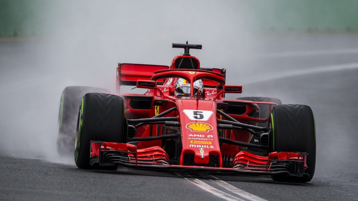 Sebastian Vettel v kvalifikaci v Melbourne v Austrálii