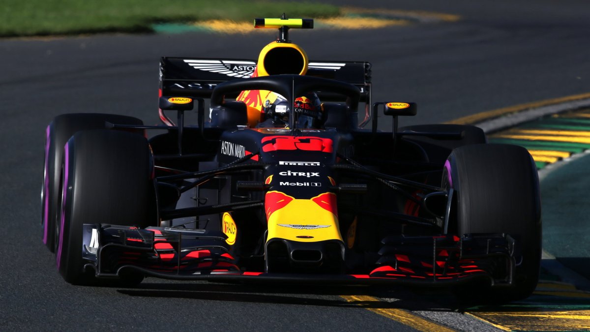 Max Verstappen při pátečním tréninku v Melbourne v Austrálii