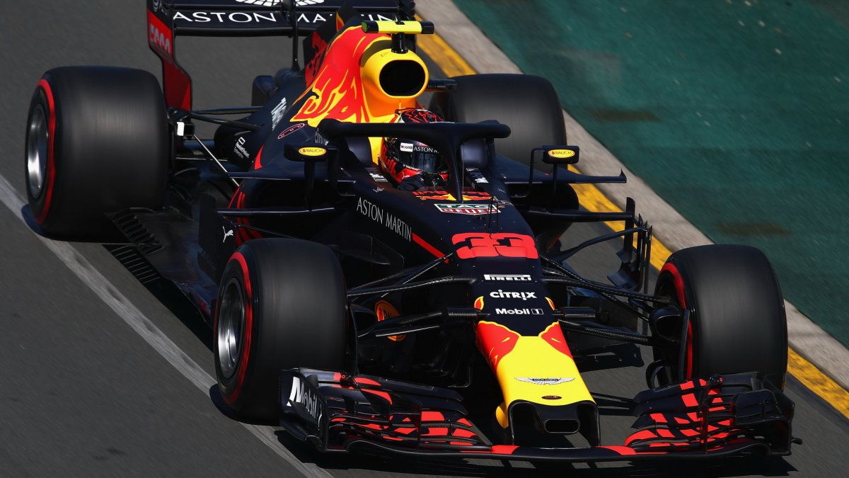 Max Verstappen při pátečním tréninku v Melbourne v Austrálii