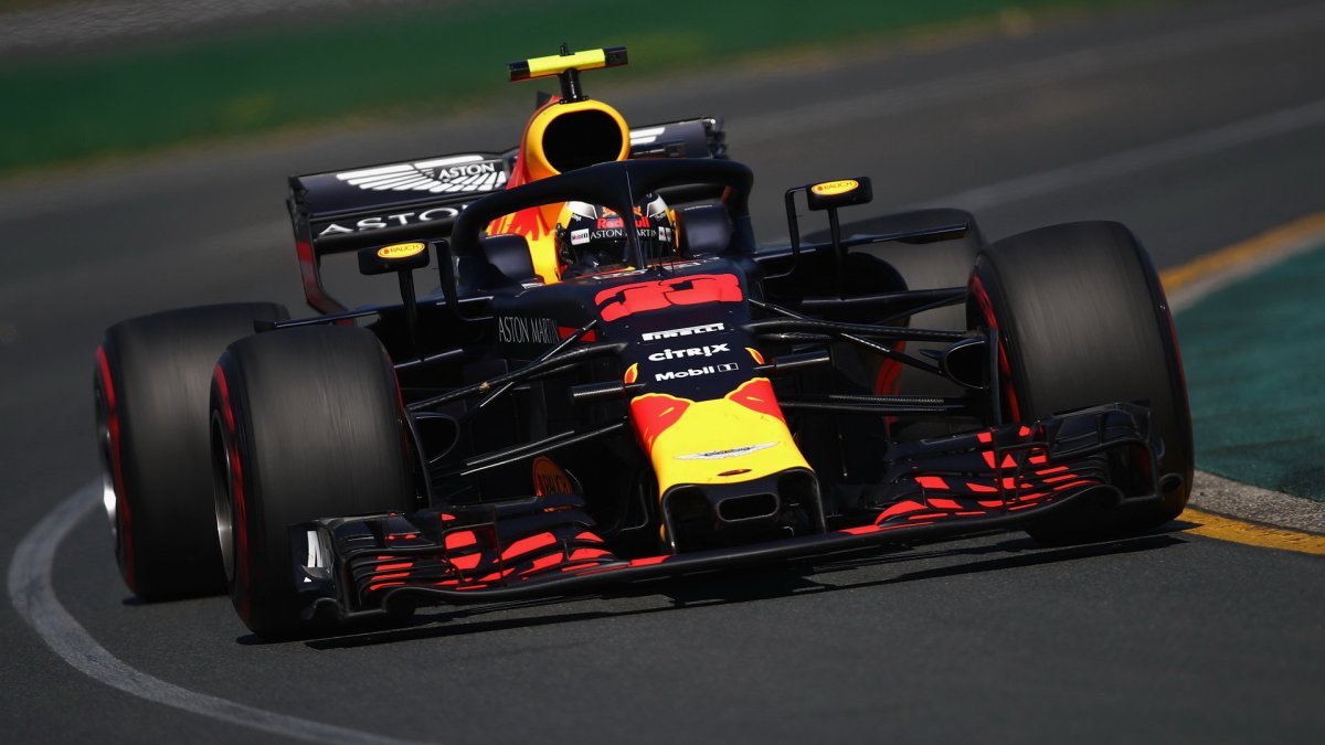 Max Verstappen při pátečním tréninku v Melbourne v Austrálii