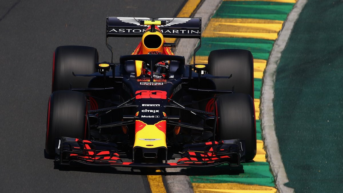 Max Verstappen při pátečním tréninku v Melbourne v Austrálii