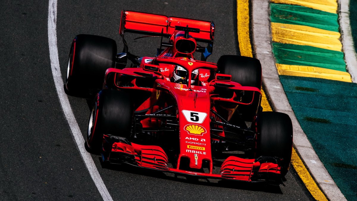 Sebastian Vettel při pátečním tréninku v Melbourne v Austrálii