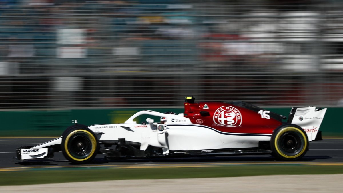 Charles Leclerc při pátečním tréninku v Melbourne v Austrálii