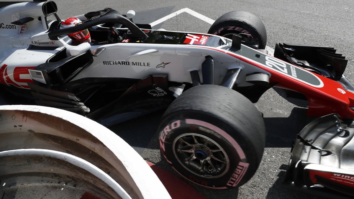 Kevin Magnussen v tréninku v Monaku