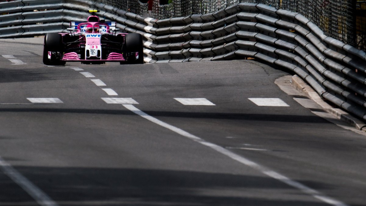 Esteban Ocon v tréninku v Monaku